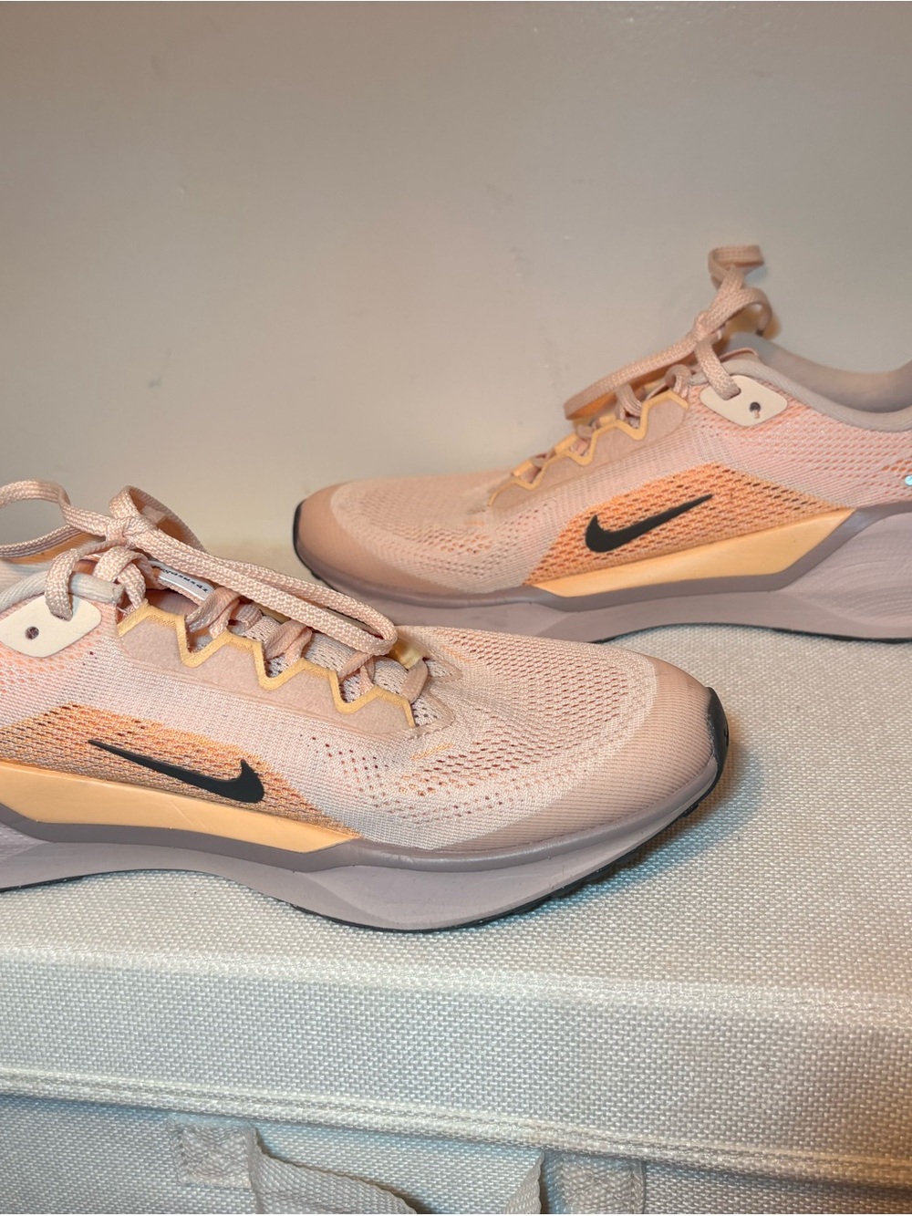 Nike Women’s Peach Mesh Running Sneakers with Black Swoosh - Picture 3 of 5